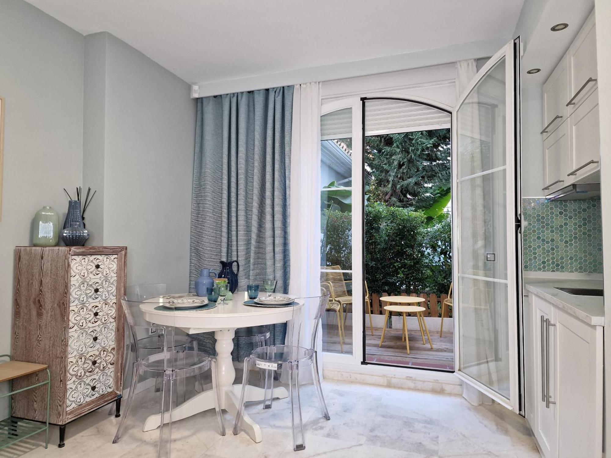 Sun & Palms - Cozy Flat In Quiet Neighbourhood With A Great Pool Area Apartment Malaga Exterior photo
