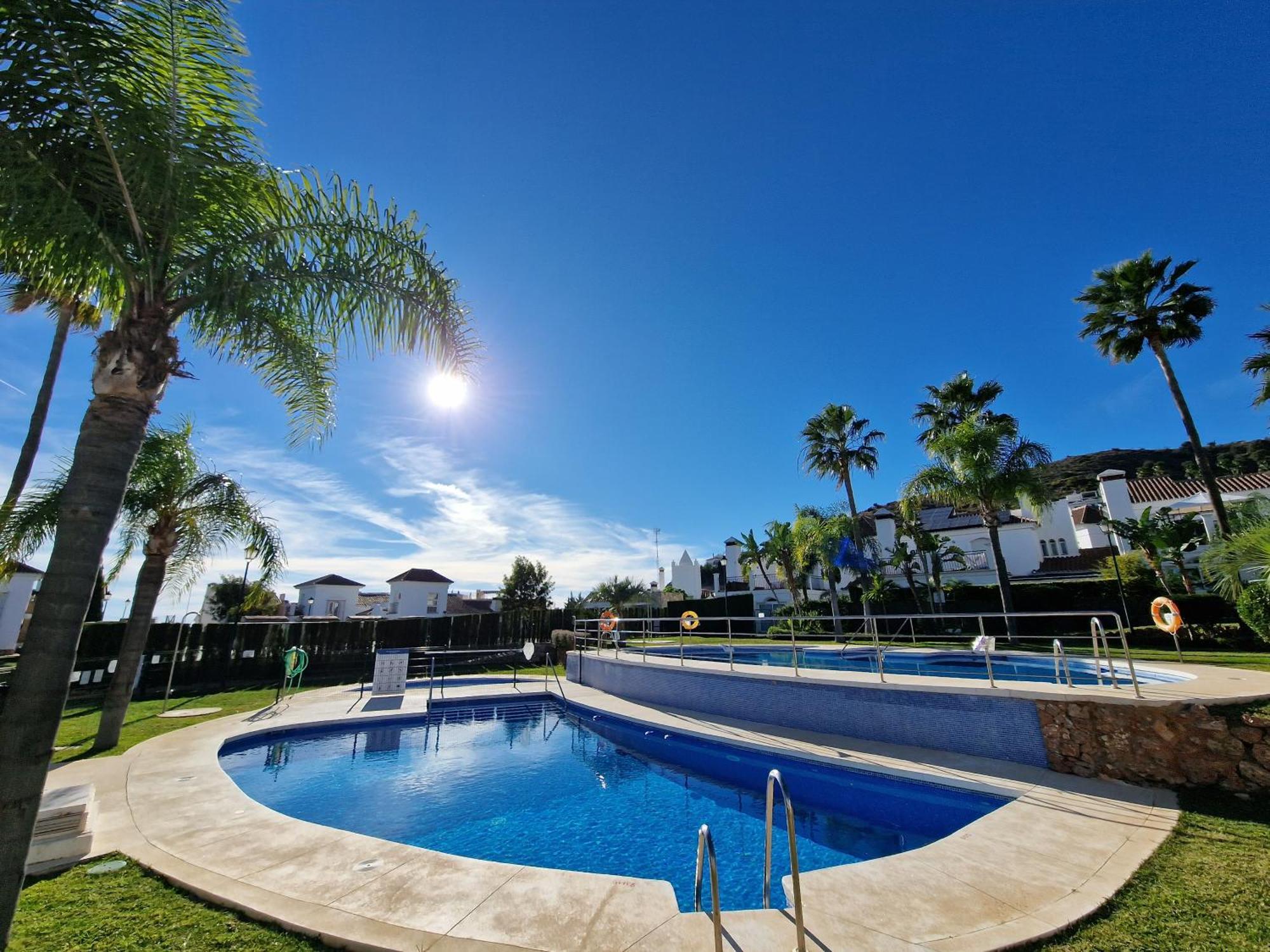 Sun & Palms - Cozy Flat In Quiet Neighbourhood With A Great Pool Area Apartment Malaga Exterior photo